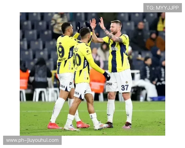 黄毛足球少年上演惊世倒挂钩进球瞬间 球迷疯狂点赞称奇迹再现